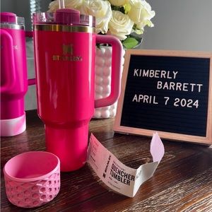 THE PINK PARADE QUENCHER H2.0 FLOWSTATE™ TUMBLER | 40 OZ